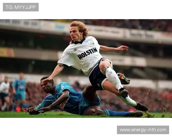 《足球巨星传奇全纪录全球顶级球员精彩瞬间与荣耀生涯全解析》