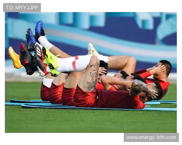 手臂纹身国足球星女展现独特魅力 成为场上场下的焦点人物